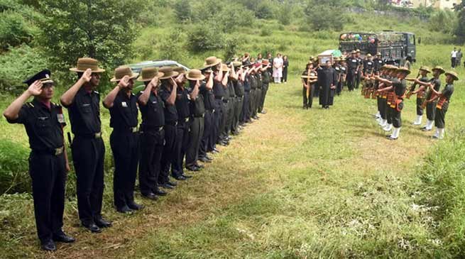 Assam: Last Rites of 4 Assam Regt JCOs conducted